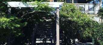 Coastal Queenslander- 2 minute walk to the beach!