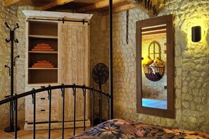 2 chambres, fer et planche à repasser, Wi-Fi gratuit, draps fournis