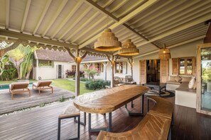 Outdoor dining