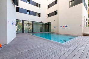 Pool - Charming & Quiet 1 BR in Heart Tel Aviv SAFE ROOM (Tel Aviv-Yafo)