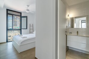 2 chambres, fer et planche à repasser, Wi-Fi, draps fournis