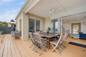 Outdoor dining - Surfside Serenity (Bass Coast)