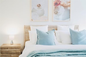 4 bedrooms, desk, iron/ironing board, free WiFi - Surfside Serenity (Bass Coast)