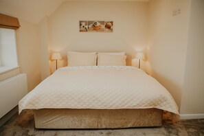 House, Multiple Beds | 3 bedrooms, iron/ironing board, free WiFi, bed sheets - Remarkable 3-bed House in Easton-on-the-hill (Stamford)