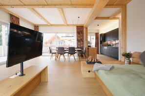 Ropa de cama hipoalergénica y escritorio 