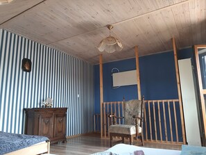 1 bedroom, bed sheets