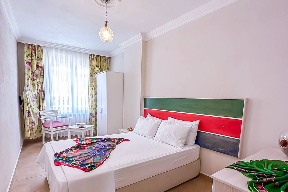 Free WiFi, bed sheets