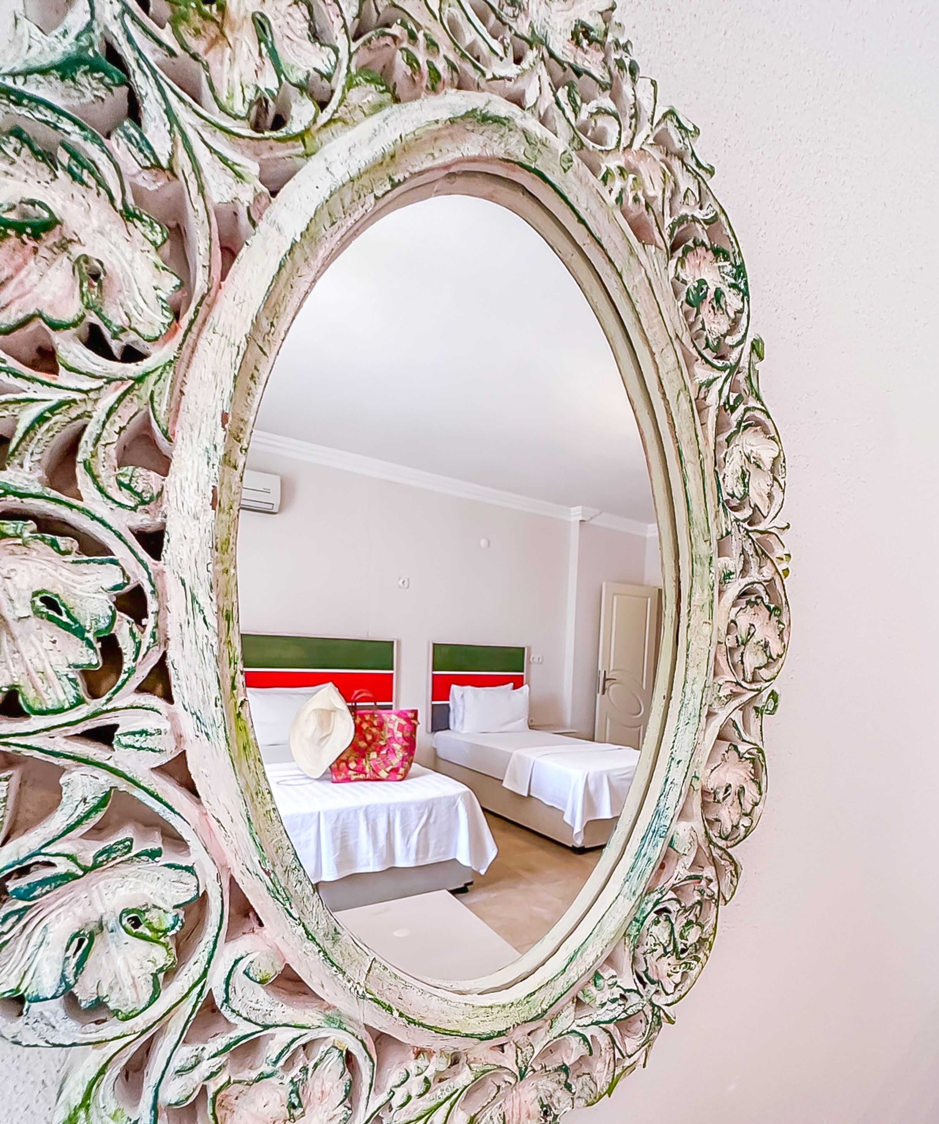 Habitación triple estándar, balcón, vistas al mar | Wifi gratis y ropa de cama