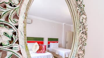 Standard-Dreibettzimmer, Balkon, Meerblick | Kostenloses WLAN, Bettwäsche