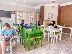 Esmorzar diari continental gratuït
