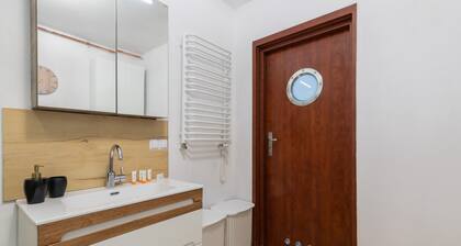 Gemütliches Apartment | Terrasse und Privatparkplatz