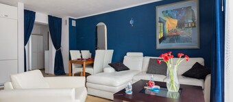 Cozy Apartment | Terrace and Private Parking