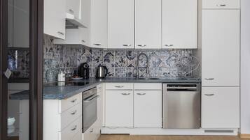 Refrigerador, horno, placa de cocina, lavavajillas