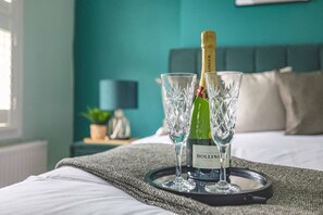 2 chambres, fer et planche à repasser, lit de bébé portatif, Wi-Fi