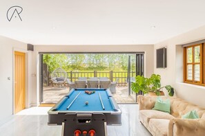 Games room - Modern 5 Bed Barn Conversion in Dorney By Tempstay (Windsor)