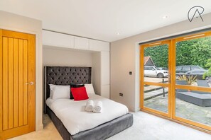 5 habitaciones, escritorio, tabla de planchar con plancha y wifi 