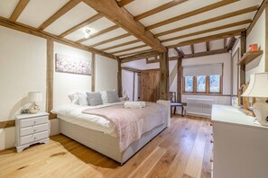 5 chambres, fer et planche à repasser, Wi-Fi, draps fournis