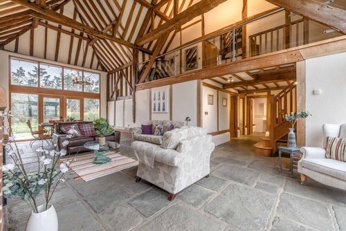 Charming Family Barn in Dorney - By Tempstay