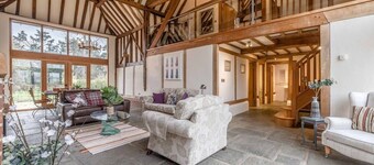 Charming Family Barn in Dorney - By Tempstay