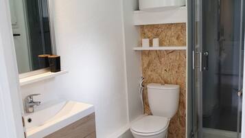 Shower, toilet paper