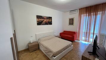 1 camera, una scrivania, ferro/asse da stiro, Wi-Fi gratuito