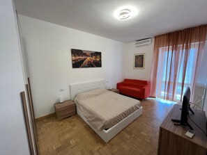 1 Schlafzimmer, Schreibtisch, Bügeleisen/Bügelbrett, kostenloses WLAN