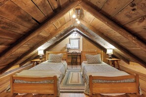 3 bedrooms, desk, WiFi, bed sheets