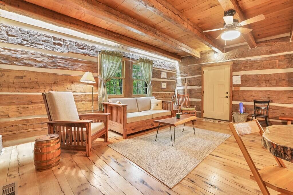 Télévision, livres, espaces bureaux