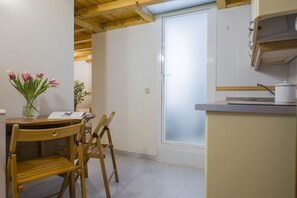 微波炉、炉灶、茶具/咖啡用具、厨具/餐具