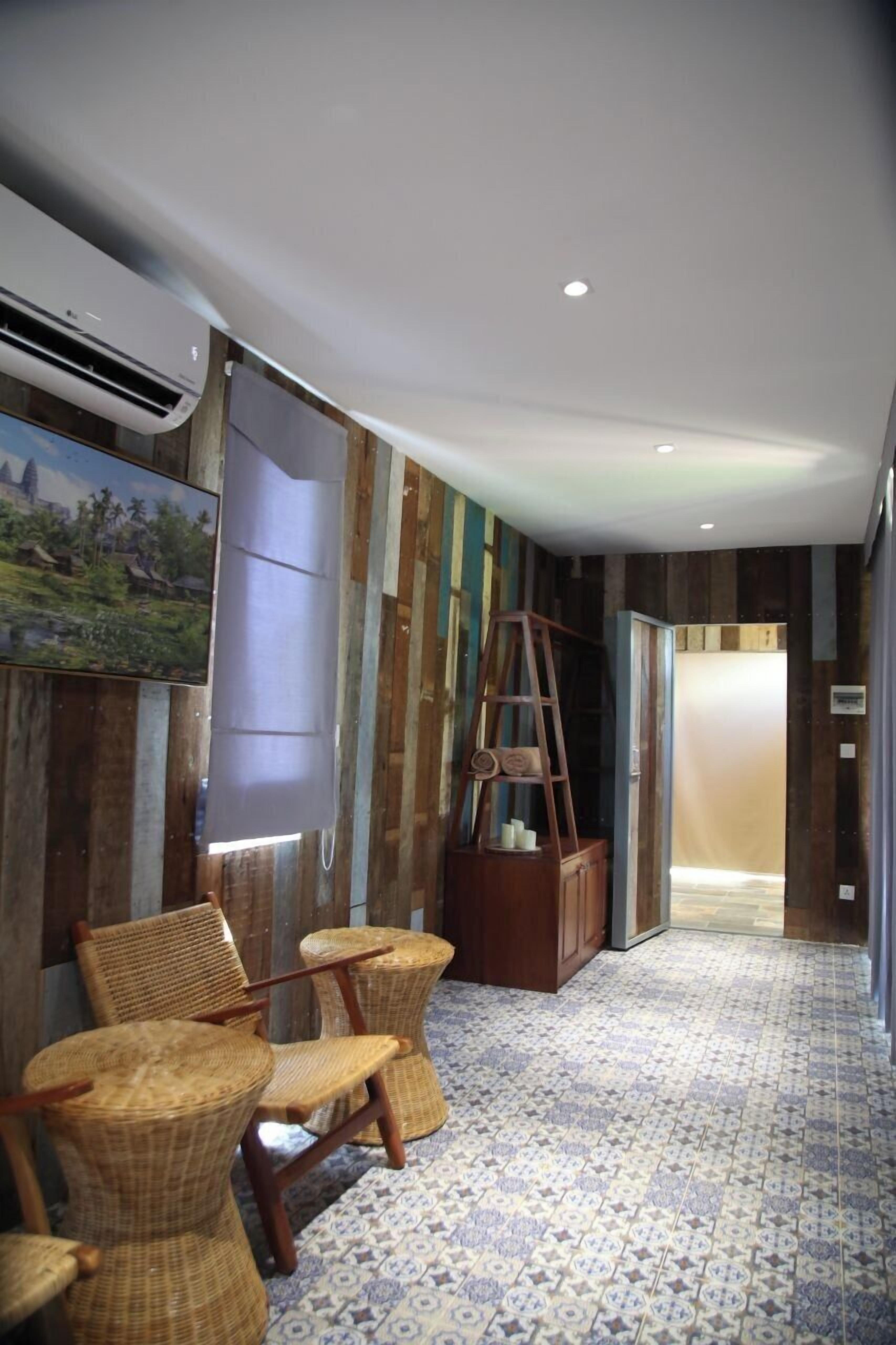 Kahden hengen comfort-huone | Ylelliset vuodevaatteet, pillowtop-patjalliset sängyt, minibaari