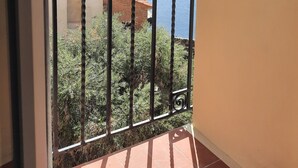 A balcony with a view of a historic tower and a body of water. - Apartment + terrace T6 exceptional view/location, waterfront (Collioure)