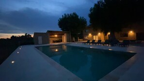 Outdoor pool - Mas provençal climatisé avec piscine (Châteaurenard)