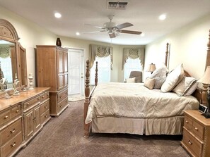 4 bedrooms, iron/ironing board, free WiFi, bed sheets - Immaculate Villa in Kissimmee South Facing Pool (Antrim)