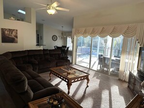Living area - Immaculate Villa in Kissimmee South Facing Pool (Kissimmee)