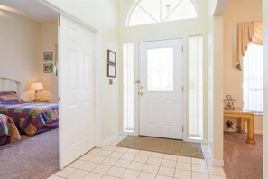 4 bedrooms, iron/ironing board, free WiFi, bed sheets - Immaculate Villa in Kissimmee South Facing Pool (Kissimmee)