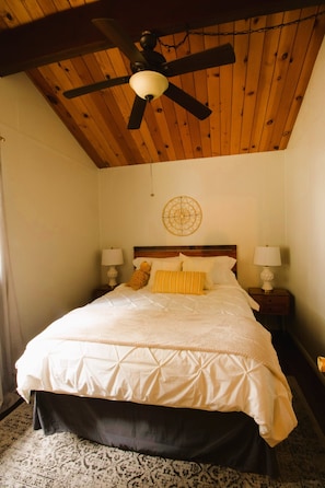 3 chambres, bureau, Wi-Fi gratuit, draps fournis
