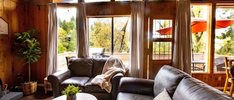 Smart-TV, Kamin, Tischfußball