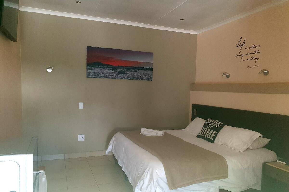 Kamar Standar | 1 kamar tidur, minibar, meja kerja, dan ruang kerja ramah laptop