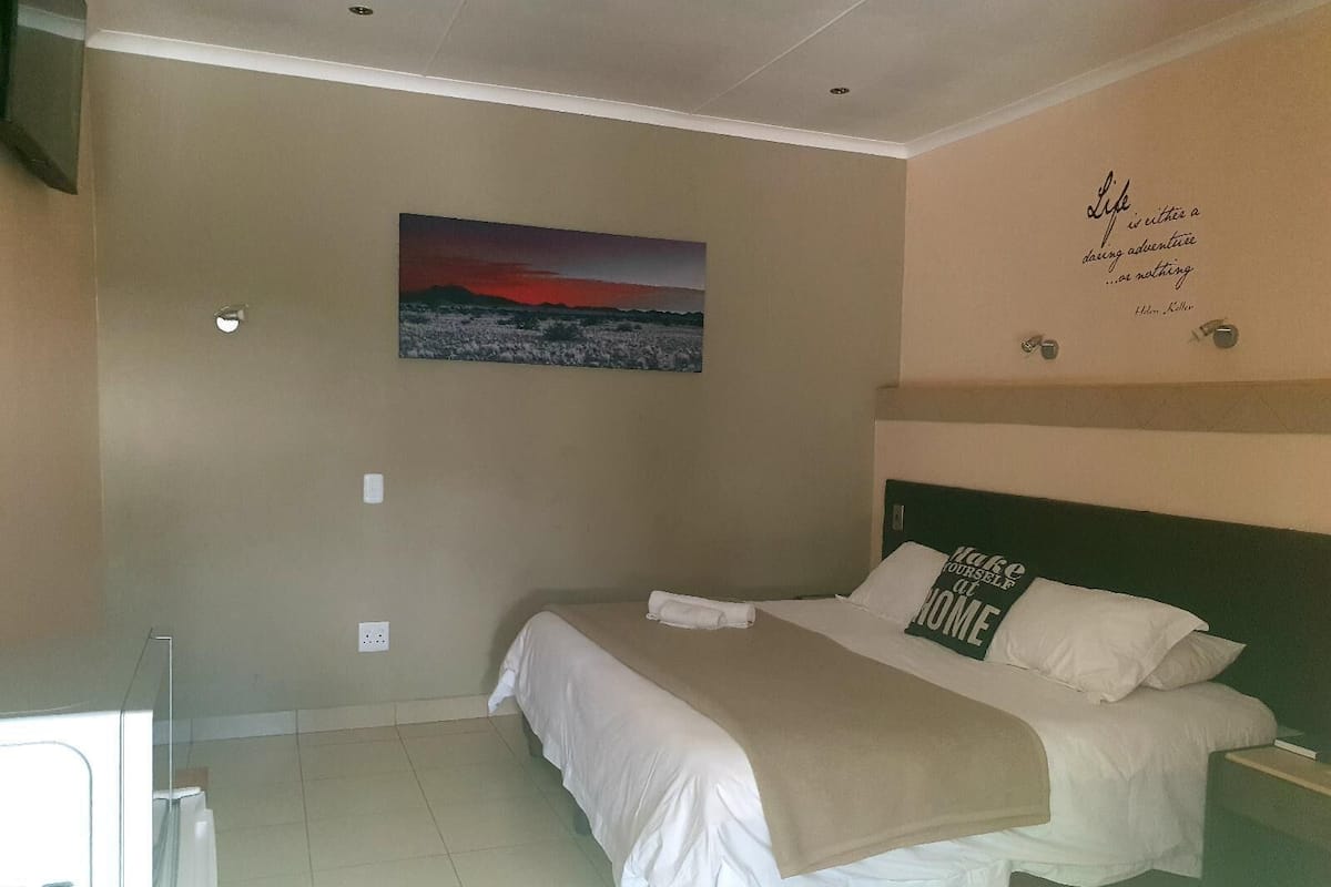 Standaard kamer | 1 slaapkamer, een minibar, een bureau, een laptopwerkplek