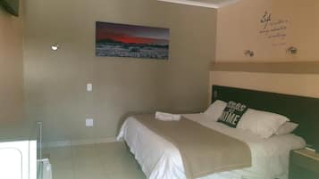 Standard Room | 1 bedroom, minibar, desk, laptop workspace