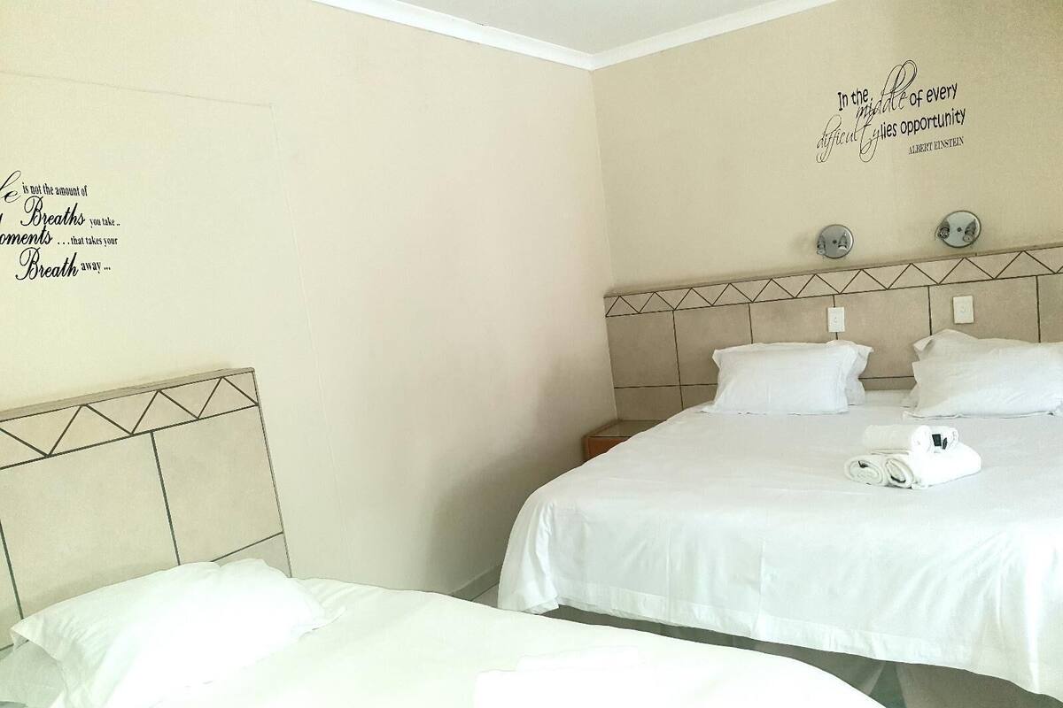 Kamar Keluarga | 1 kamar tidur, minibar, meja kerja, dan ruang kerja ramah laptop