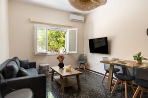 Maison, 3 chambres | Aire de séjour | Téléviseur à écran plat de 32 po avec télévision numérique, téléviseur