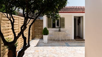 House, 1 Bedroom | Terrace/patio