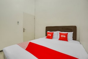 Kamar Double Standar | Ruang kerja ramah laptop, Wi-Fi gratis, dan seprai linen