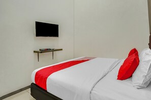 Standard Double Room | Laptop workspace, free WiFi, bed sheets - Hotel O Happy Homestay Syariah (Asrikaton)