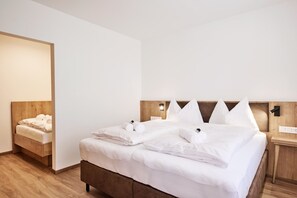 Iron/ironing board, free WiFi, bed sheets, wheelchair access