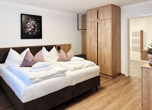 3 dormitoris, planxa i posts de planxar, wifi gratuïta i roba de llit 