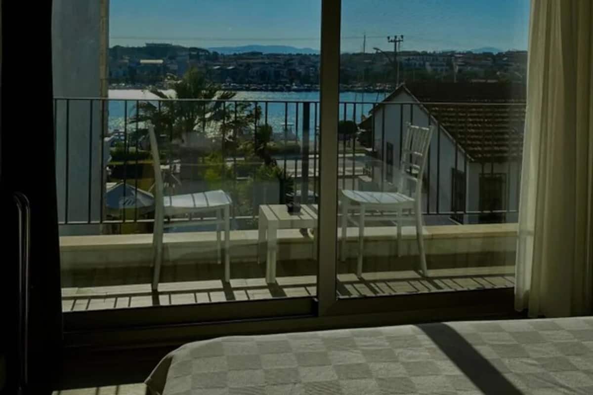 Standard Room | 1 bedroom, premium bedding, minibar, laptop workspace