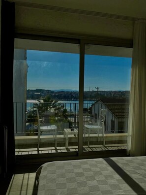 1 bedroom, premium bedding, minibar, laptop workspace