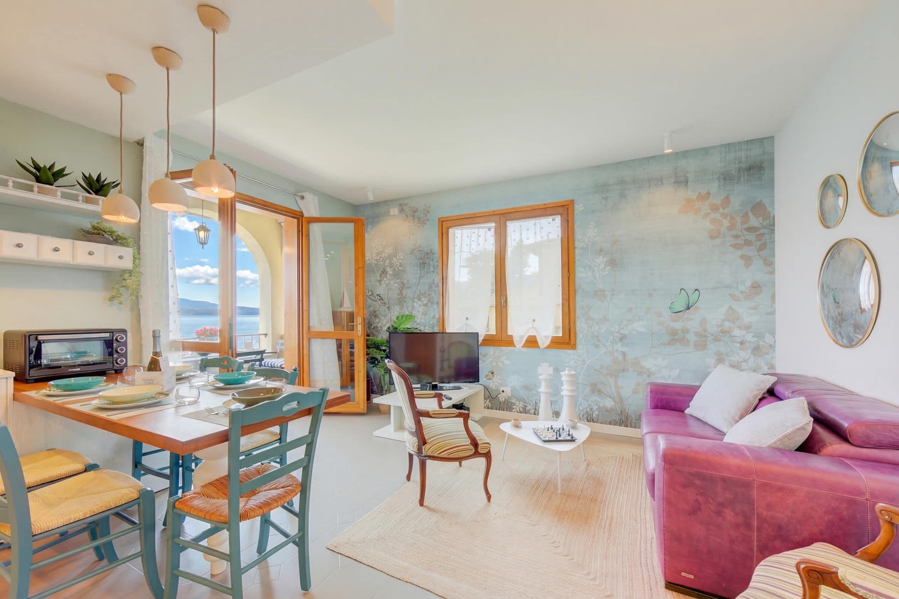 Familieleilighet, 2 soverom, balkong, ved fjell (Pandora Lake Maggiore View and) | Oppholdsområde | TV